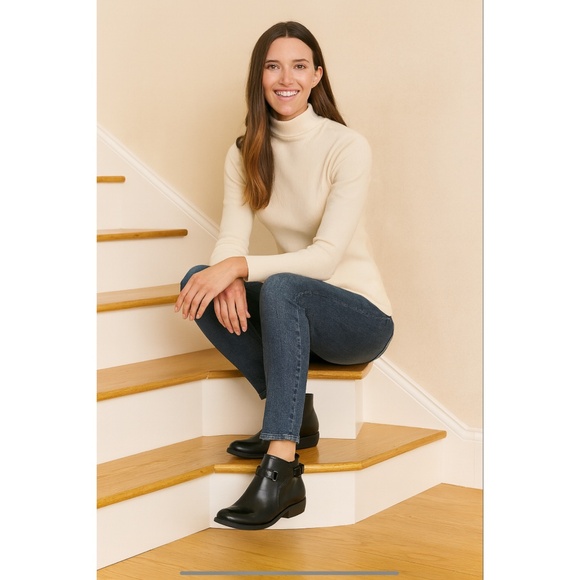 BORN JEM LEATHER ANKLE BOOTS BOOTIES BUCKLE DETAIL SIDE ZIP NIB BLACK 7.5 - Picture 1 of 12